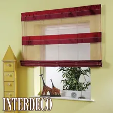 Mit Raffrollos die Gardinen in Falten legen.