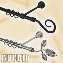 Metall-Gardinenstangen sind sehr dekorativ und günstig.