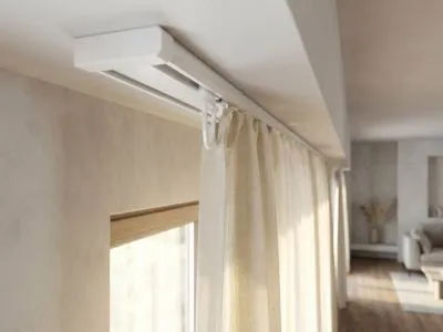 Gardinenschiene Aluminium 2-läufig mit Schiebevorhang im Wohnzimmer montiert