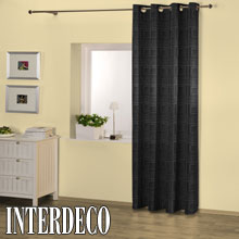 Schwarze Gardinen und Vorhänge.