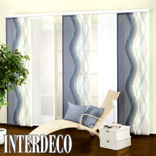 Gardinen in Grau und Silbergrau.