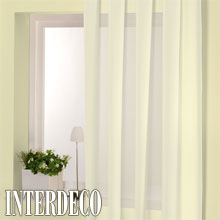 Transparente Gardinen für einen guten Lichteinfall.